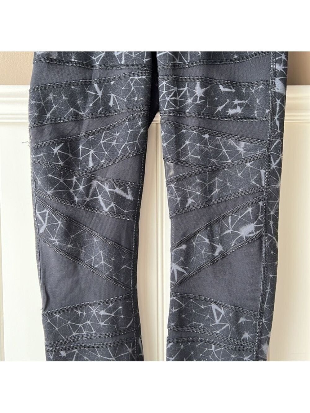 Lululemon Black Mesh Panel Leggings Size 2